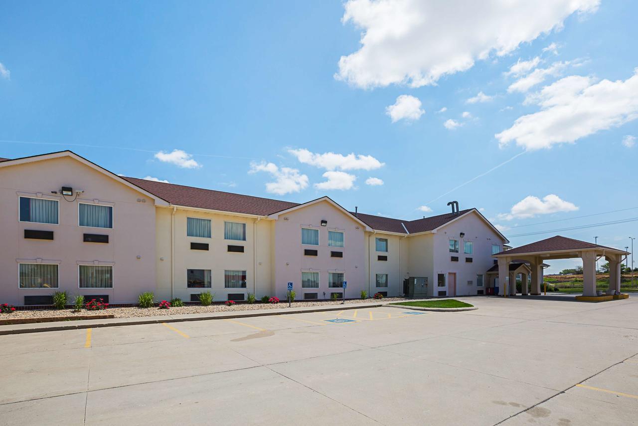 Motel 6 Omaha - Iat West Buitenkant foto