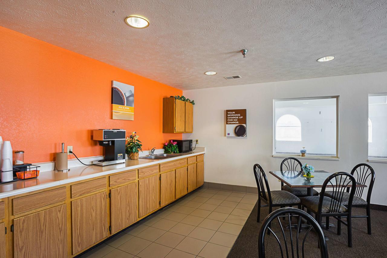Motel 6 Omaha - Iat West Buitenkant foto