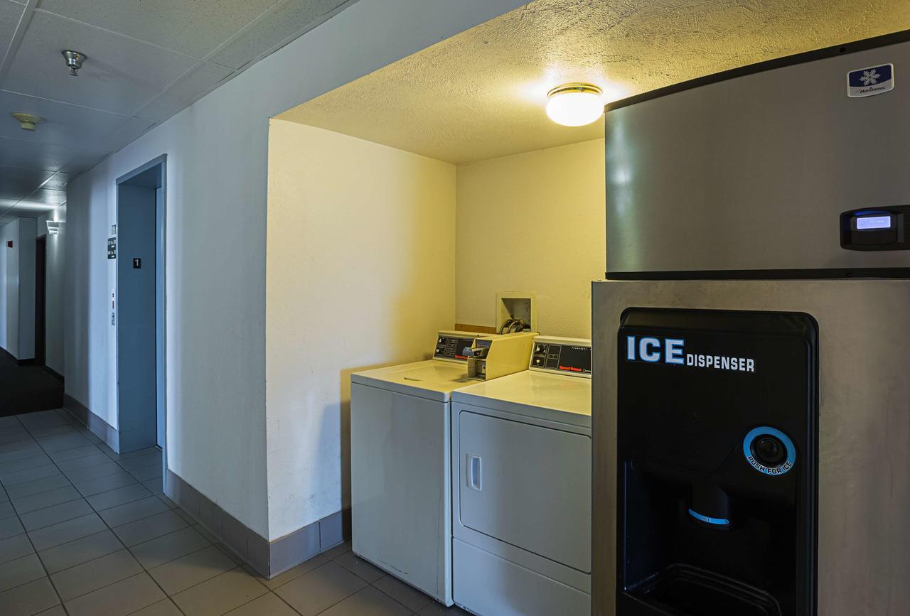 Motel 6 Omaha - Iat West Buitenkant foto